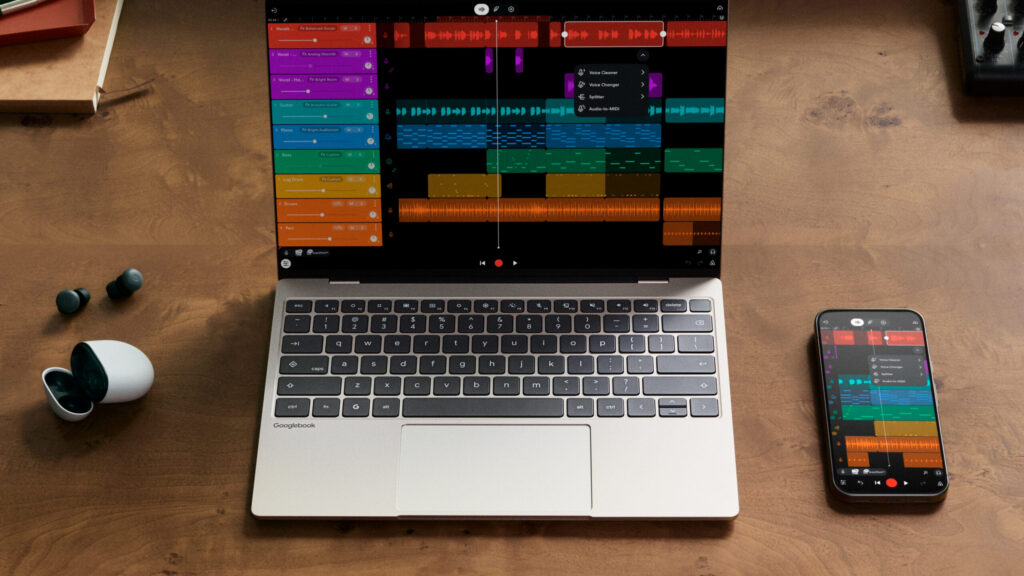 Un portátil Googlebook y un móvil muestran el mismo proyecto de edición de audio.