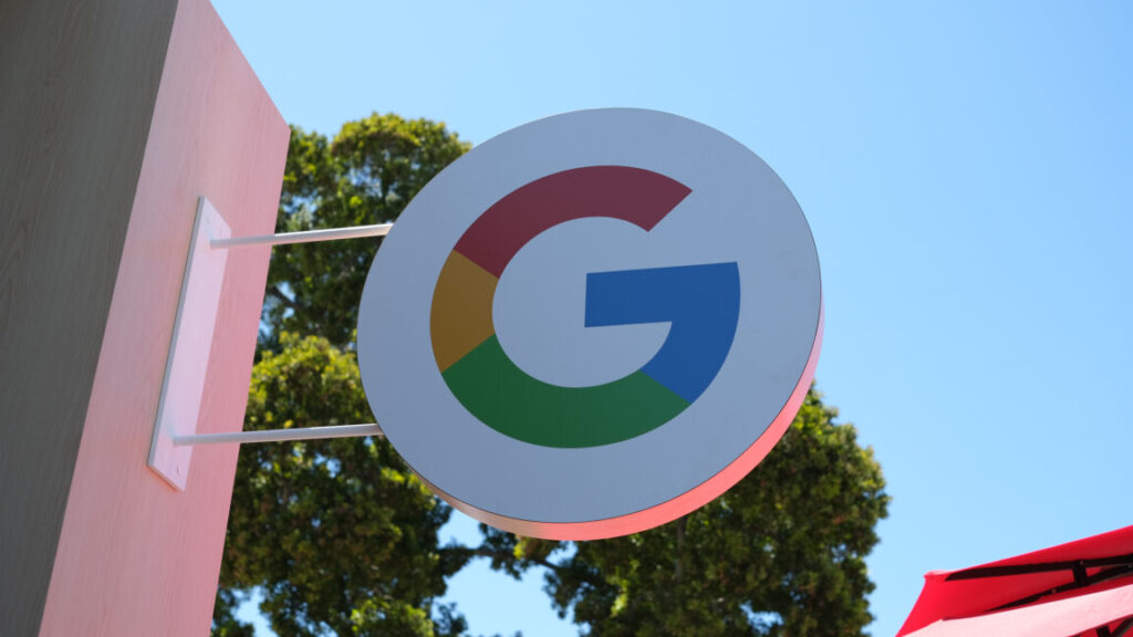 Logotipo de Google en un letrero exterior