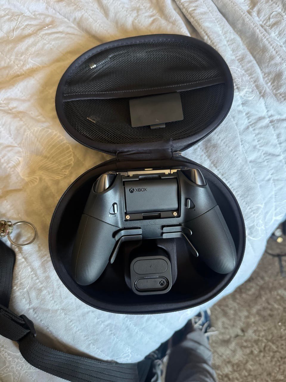 Vista trasera del supuesto prototipo del mando Xbox Elite Series 3