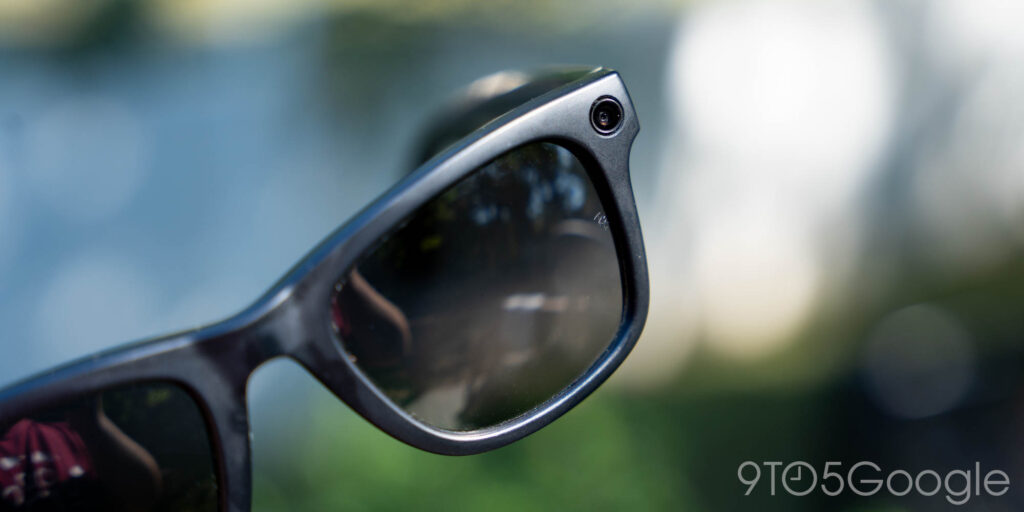 Primer plano de unas gafas Ray-Ban Meta con la cámara integrada en la montura