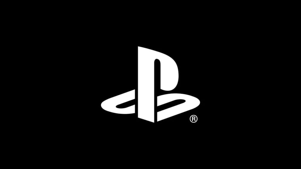 PS5 y PS5 Pro con sus mandos DualSense sobre fondo claro
