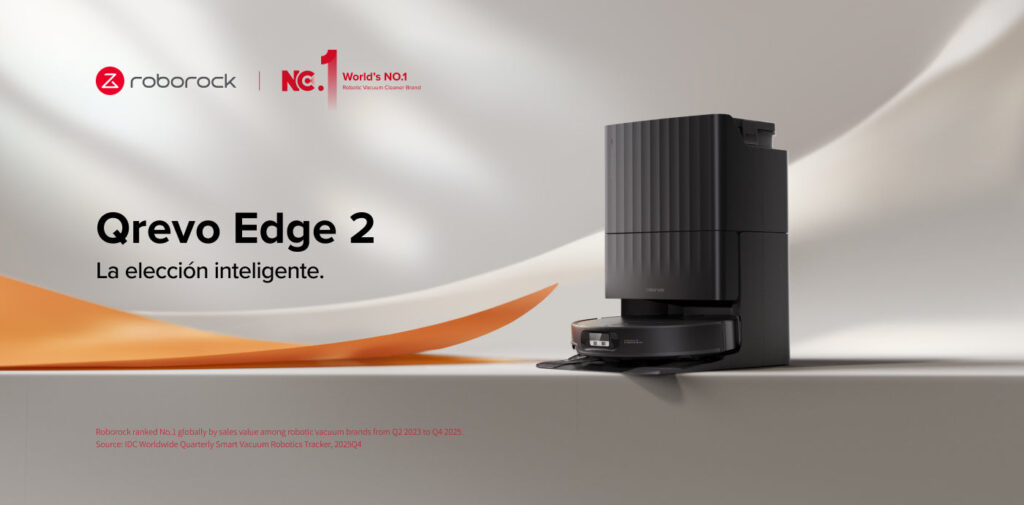 Roborock Qrevo Edge 2 Set negro junto a su base multifunción