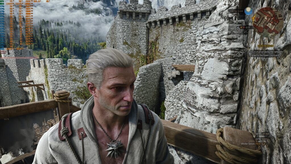 Geralt en un patio de piedra de The Witcher 3 Remastered, con métricas de rendimiento en pantalla.